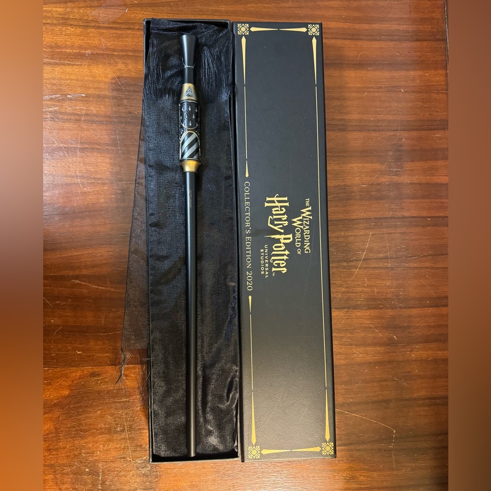 RARE Wizarding World Harry Potter Universal Studios 2020 interactive wand